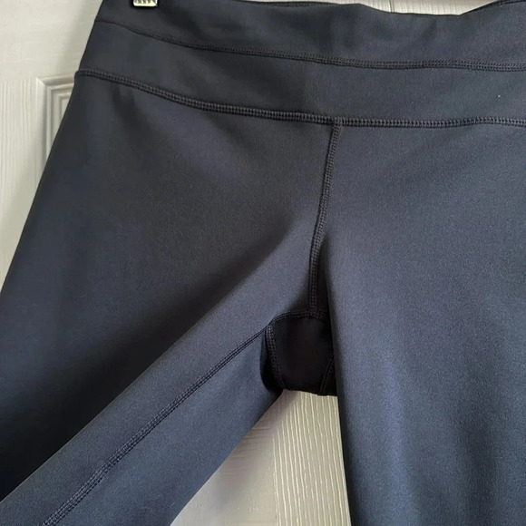 Athleta Leggings Dark Gray Capri Low Rise Back Pocket Zipper size M - Picture 3 of 7